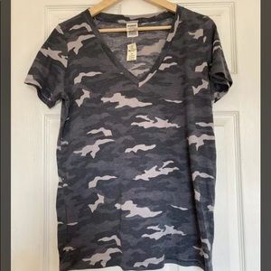VICTORIAs SECRET PINK Perfect Relaxed Fit Tee V Neck Shirt Gray Heather CAMO NWT